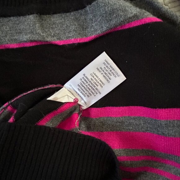 Ladies lightweight turtleneck sweater, Size M. - Picture 3 of 5